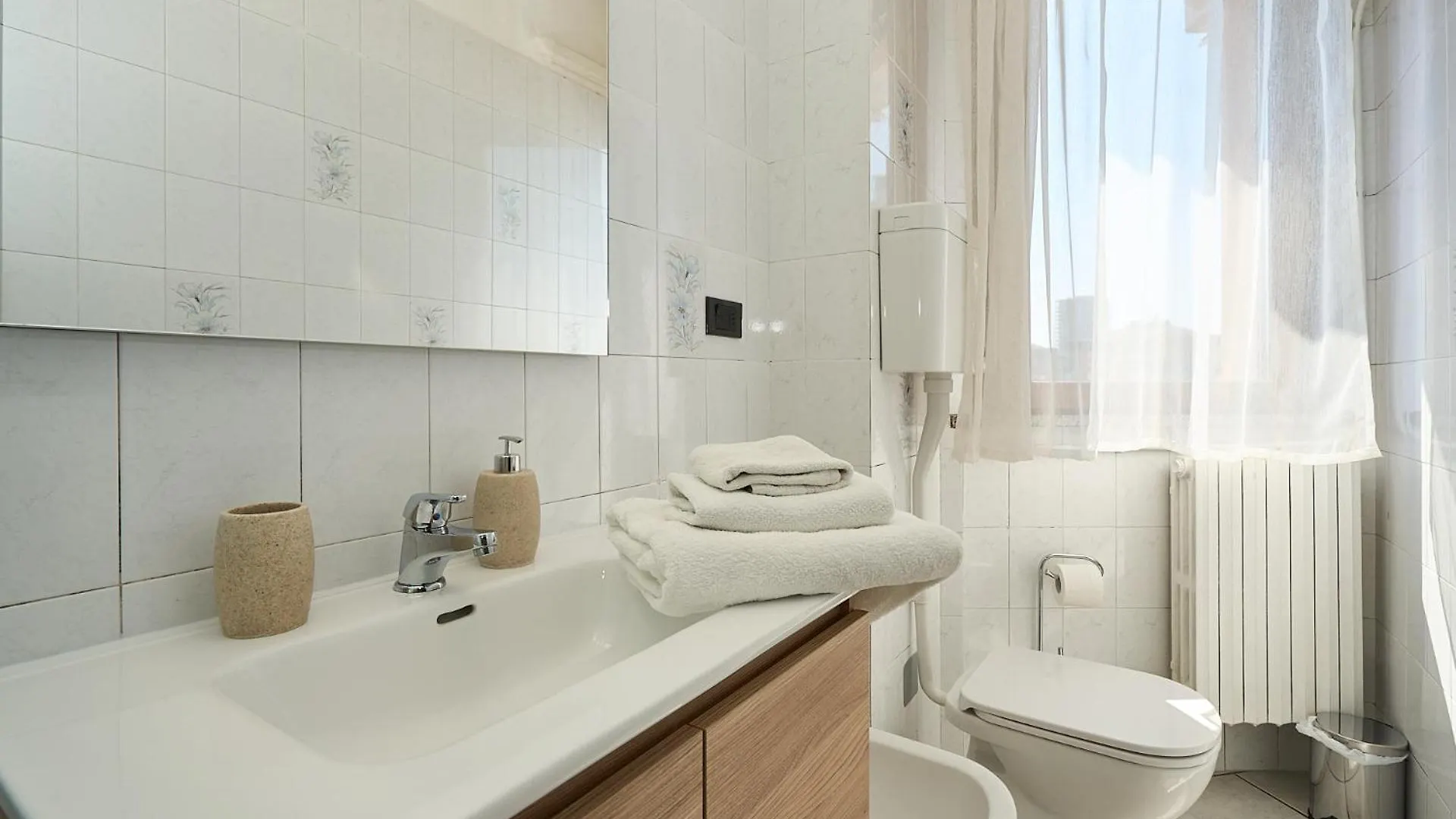 -Luminosa 5 Stars With Balcony- Wifi Netflix 15 Minutes From Duomo Apartment Milan 0*,  Italy