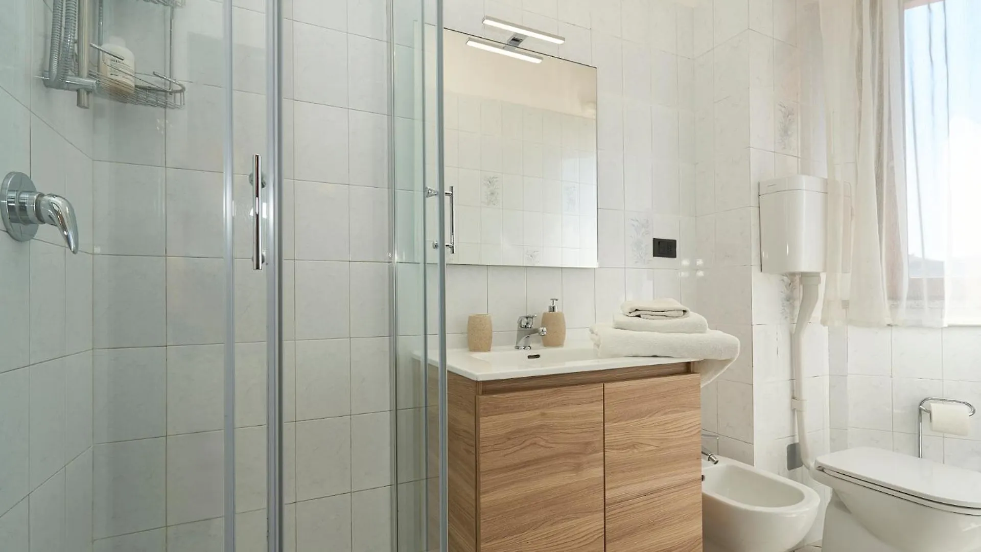 -Luminosa 5 Stars With Balcony- Wifi Netflix 15 Minutes From Duomo Apartment Milan