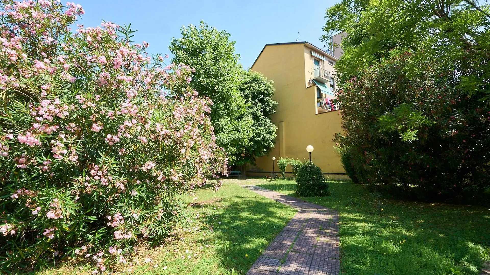 -Luminosa 5 Stars With Balcony- Wifi Netflix 15 Minutes From Duomo Apartment Milan 0*,  Italy