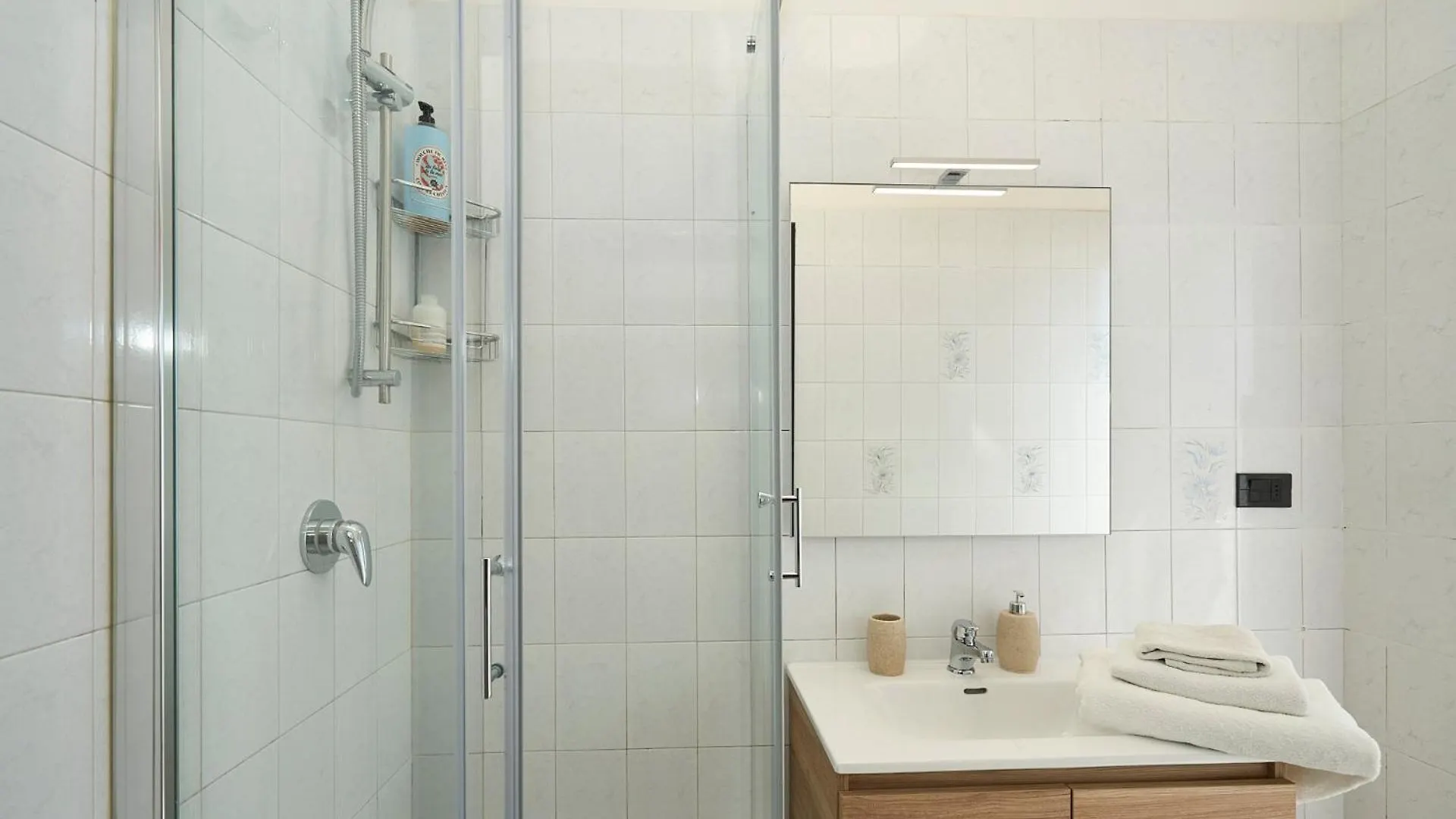 -Luminosa 5 Stars With Balcony- Wifi Netflix 15 Minutes From Duomo Apartment Milan