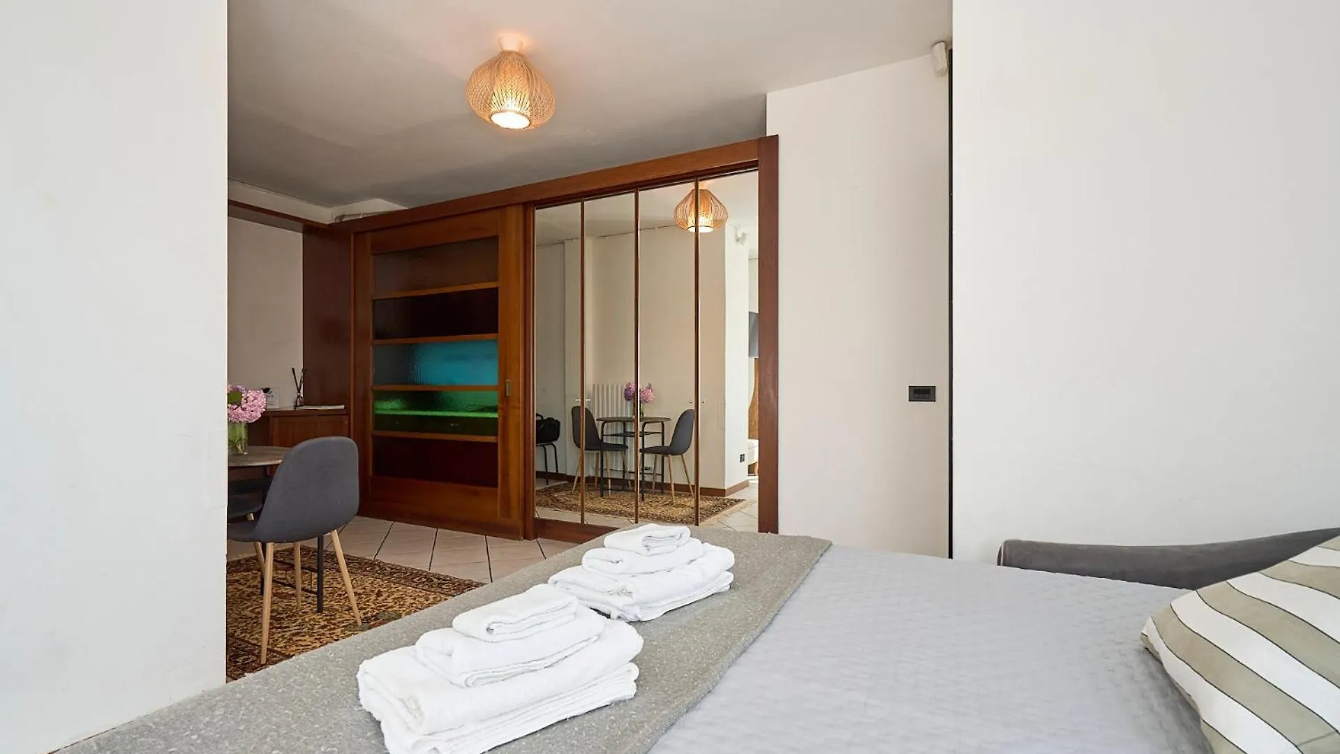 -Luminosa 5 Stars With Balcony- Wifi Netflix 15 Minutes From Duomo Apartment Milan