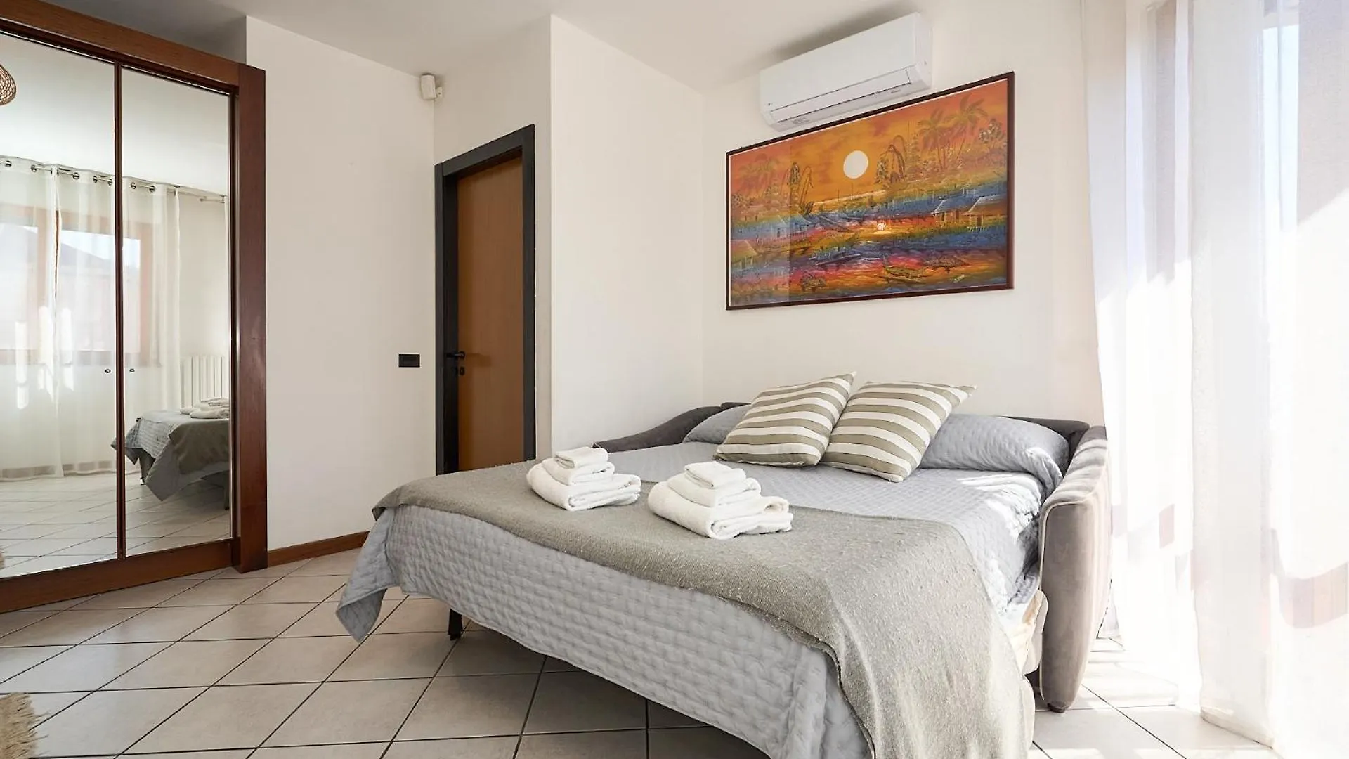 -Luminosa 5 Stars With Balcony- Wifi Netflix 15 Minutes From Duomo Apartment Milan